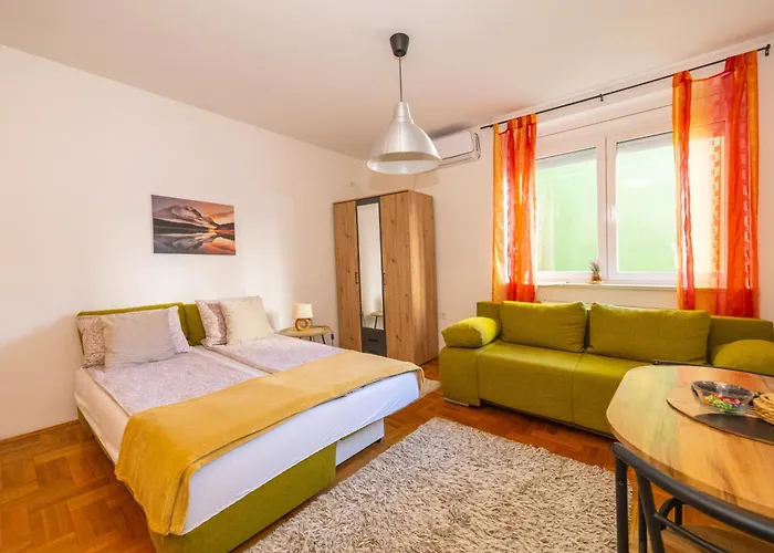 Mina Penthouse